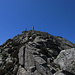 Über große Granitplatten geht es hoch zum Gipfel / Attraverso grandi lastre di granito si sale in cima