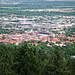 Die Gebäude mit den roten Dächern müssten zur Universität von Boulder gehören