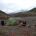 Weil das Wetter umschlägt, übernachten wir im Niemandsland zwischen Tadschikistan und Kirgistan