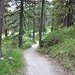 Auf der MTB-Route 673 nach der Schlüsselstelle und vor P. 2023.