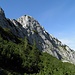 durch diese Wand führt eine bekannte Kletterroute im 3.Grad auf die Ruchenköpfe, der "Münchner Riss".