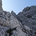 schönes und harmlose Klettergelände im rauen Fels