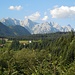 Kurz vor Fieberbrunn blicken wir zum Loferer Steingebirge