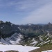 Blick zurück vom Sattel Richtung Rautihütten. Im Hintergrund der Fluebrig, rechts im Bild der Zindlenspitz