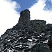 Der Gipfelturm des Ringelspitz. Da hinauf geht es die ersten Meter über die Kante links im Bild (III).