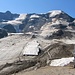 Come al Rhonegletscher anche qui vi è una "grotta di ghiaccio" visitabile, anche questa coperta di teli per impedirne lo scioglimento.