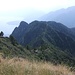 Cima di Sassello : vista sul muro dei Polacchi e il Sassarriente