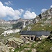 <b>Binntalhütte (2269 m) - SAC.<br />Grazie al pullmino (Bus-alpin) che porta gli escursionisti da Binn fino a Brunnebiel, questo rifugio è facilmente raggiungibile in 2 h di cammino.</b>