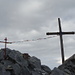 Gipfelkreuz(e) mit Gebetsfahnen auf dem Haldensteiner Calanda