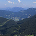 Blick nach Osten, Oberammergau, Kofel und auf den Kolbensattel, wo wir heute Morgen auf den Sonnenberggrat aufgestiegen sind. / Vista all`est, a Oberammergau, il Kofel e il Kolbensattel, da dove questa mattina siamo saliti al Sonnenberggrat