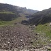 Auf dem Rückweg. Blick zurück zur Aufstiegszone ins obere Val Rossa (im mittleren Bildteil hinten sieht man die Wasserfallstufe; man kann rechts oder links vorbei)