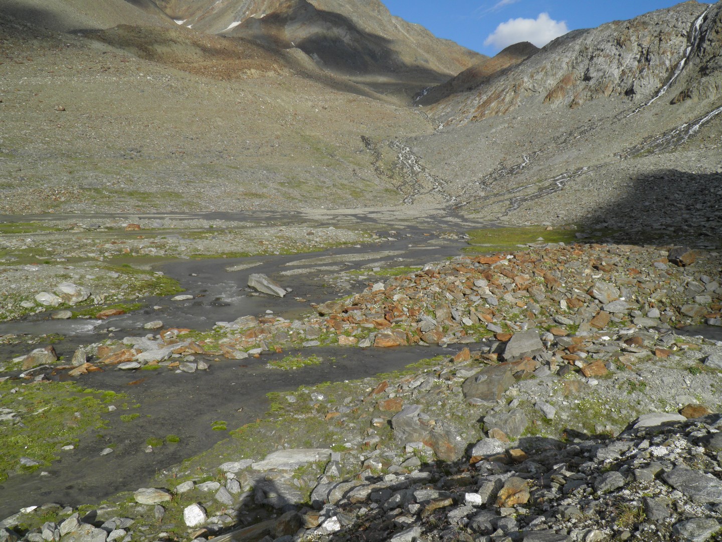 das große flache Becken auf ca. 2700m Höhe - Fotos [hikr.org]