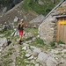 Alp Schrenit - das ÄlplerEhepaar kam uns beim Aufstieg zum Stoss entgegen, nachdem sie sich im Gipfelbuch eingetragen hatten: "...nach unseren Schafen sehen..."