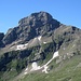 Sua maestà, Pizzo Castello (2808 m). A destra la gobba, e la cresta NW, che si lascia a quota 2650 m ca., per entrare nel versante W. 