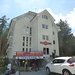 unser Hotel in Terskol für die nächsten 2 Nächte; inkl. Mountain-Shop & hauseigener Bank ...!