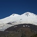 wolkenlos (und heute offensichtlich sogar windstill auf dem Gipfel): der Elbrus zeigt sich von seiner schönsten Seite