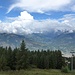 Blick von der Talstation des Sesselliftes, viele Wolken, keine Berge, rechts unten liegt Aosta