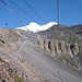 zwischen Krugozor (3000m) und der Station MIR (3500m); die beiden Elbrus-Gipfel leuchten ...