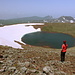 Azhdahak - Ausblick vom Gipfel über den Krater samt See.
