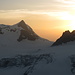 Sonnenuntergang hinter dem Gross Schärhorn, beobachtet von der Planurahütte