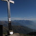 dalla vetta: sullo sfondo a sinistra il Pizzo Badile,a destra il monte Disgrazia,il lago di Como ramo Lecchese e l'ingresso alla Valtellina e Valchiavenna e...