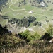 Tiefblick vom Chällihorn zur Alp Obere Euschels