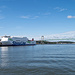 Mit dem Älvsnabben (Göteborg-ÖV auf dem Wasser) fahren wir hinauf ins Zentrum. Blick zurück zu unserem Fährschiff.
