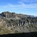 Blick vom Ruosalper Chulm  nordwärts auf Alpler Horn und das Felsband mit Alpler Stock