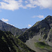 Blick vom Gamsli gg. den Hünerspitzgrat und Laritschchopf. Gut sichtbar die offensichtliche Abstiegsroute von "Bi den Lättli"
