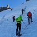 Numaliweis ist hier keine Leiter. Aber im heißen Sommer 2015 reißen die Spalten weiter auf als sonst. Hauptgesprächsthema am Berg. Drüben am Mont Blanc ist seit Tagen der Normalweg gesperrt, das war am Gran Paradiso in diesen Tagen auch in der Disku.