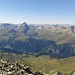 Piz Platta auf der anderen Talseite, im Hintergrund sieht man die Walliser und Berner Alpen