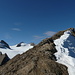Da sinistra sullo sfondo: Corno Rosso, Blinnenhorn e Kl. Blinnenhorn<br />In primo piano l'ultimo tratto di cresta e la cima del Bättelmatthorn