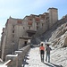 ROYAL PALACE o LEH PALACE: è stato costruito su una collina di granito nel XVII sec dal re buddhista del Ladakh. E' un edificio di 9 piani, ciascuno dei quali assegnato ai diversi personaggi di corte (gli ultimi al re e ai suoi famigliari)