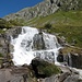 Einer der unzähligen Wasserfälle im Val Strem.