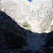 Der Schneelahnergraben. Links davon das Schönwandeck, leicht rechts überhalb vom Graben der Hochkalter.