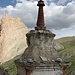 Una delle stupa nel villaggio
