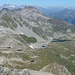 Piz Lai Blau, 2961 metri (sinistra) e Piz Gannaretsch, 3040 metri (destra). In lontanaza il Tödi.