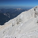 Schneefernerkopf - Ausblick aus etwa südlicher Richtung zum eigentlichen Gipfel. Dahinter links ist die von hier aus wenig markante Nordschulter mit dem Gipfelkreuz nur zu erahnen.