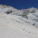Im Aufstieg vom Sonn-Alpin zur Zugspitze - Mehr als 2.100 Höhenmeter liegen mittlerweile hinter uns. Und auch wenn es nicht so scheint: Etwa 400 Meter folgen noch. Je nach "Verkehrslage" und Kondition sollte man eine bis anderthalb Stunde als "normaler" Berggänger einplanen.