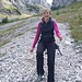 Worauf Evi wohl abfährt? Natürlich - auf dem (den) Schotterweg! 
