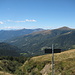 Blick über das Val Colla zum Höhenzug Monte Lema - Monte Tamaro und in der Ferne den Monte Rosa