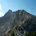 Am Gipfel der Blick zum Hinterberghorn und Hocheisspitze