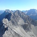 Karwendelblick vom Wörner-Gipfel. Im Vordergrund die Hochkarspitze 2482m