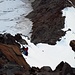 Ein Bergführer mit 2 Gästen im Festigrat, dahinter sieht man noch immer eine Seilschaft auf dem Festigletscher