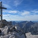 Auf dem Gipfel mit Blick zu Wörner und Hochkarspitze (halbrechts)