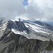 Gefrorene Wandspitzen, Gletscherskigebiet, Olperer und Schrammacher im Dunst