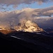 Morgenblick auf das frisch verschneite Matterhorn.