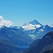 Blick zum Lac de Moiry, mit Dent Blanche und Matterhorn im Hintergrund. Das Zinalrothorn hüllt sich in Wolken