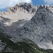 (2015) Der Nordwestkessel des Pizzo Arera, am Ort des Icons verlässt der Nordwestanstieg auf den Gipfel diesen Kessel und setzt sich in der Nordflanke fort. 