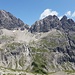 schön zu sehen ist das Aufstiegsband in die Scharte zwischen Hermannskarspitze und Hermannskarturm